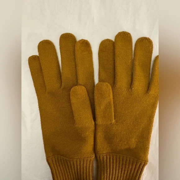 EUC! lululemon Knit Gloves - Picture 3 of 4